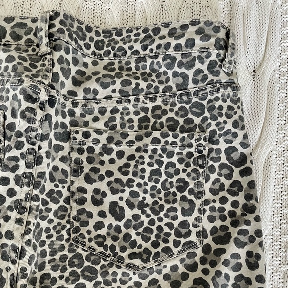 H&M Divided Leopard Print Straight Leg Jeans Size 10 - Picture 5 of 11